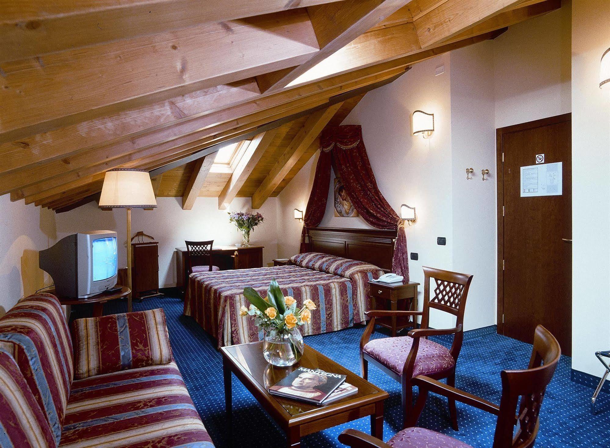 Hotel Villa Dei Carpini オデルツォ エクステリア 写真
