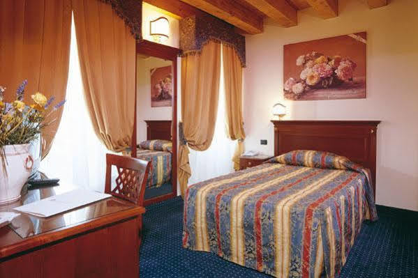 Hotel Villa Dei Carpini オデルツォ エクステリア 写真